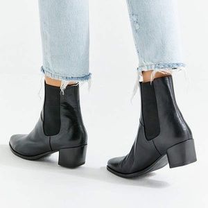 Urban Outfitters - Vagabond Lara Chelsea Boots